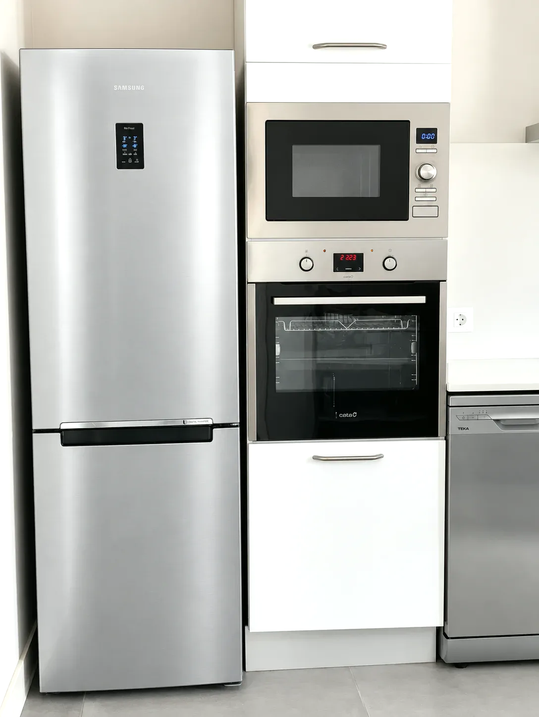 Cucina con rubinetto dell'acqua potabile